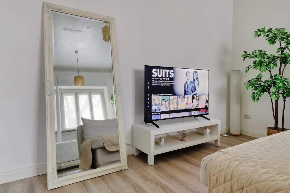 Oasis Suite - Subway 50 Meters Just 5 Minutes From Duomo Милан 0*,  Италия